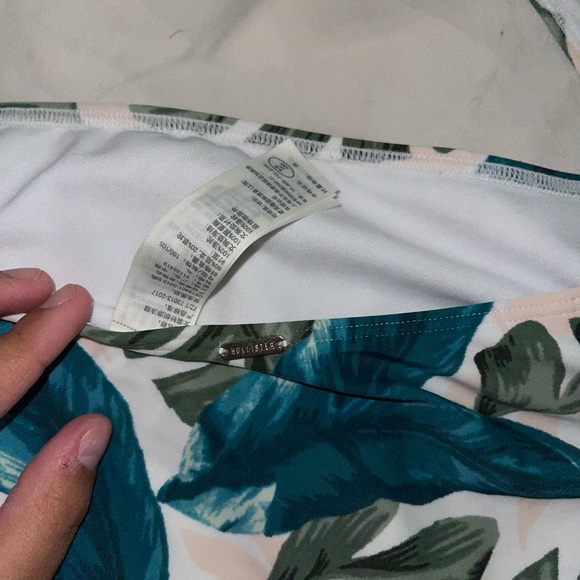 Hollister floral one piece - Picture 6 of 10